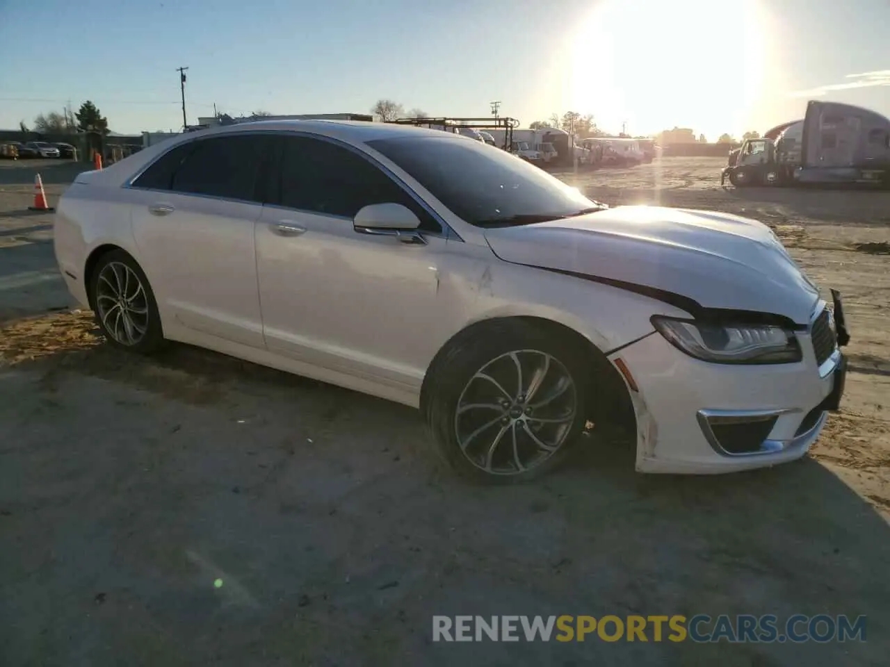 4 Photograph of a damaged car 3LN6L5C95KR602349 LINCOLN MKZ 2019