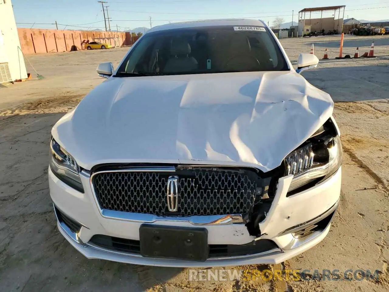 5 Photograph of a damaged car 3LN6L5C95KR602349 LINCOLN MKZ 2019