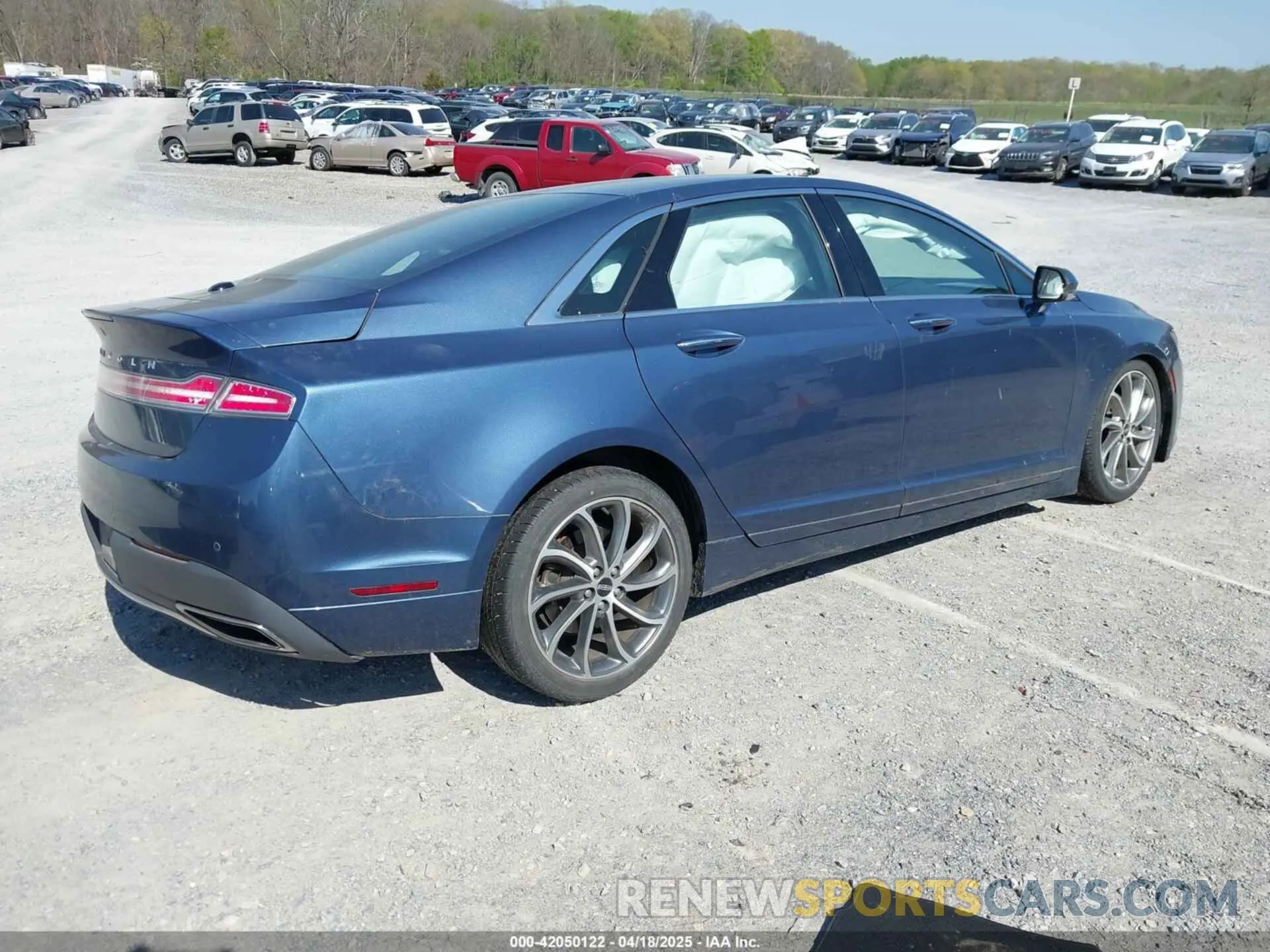 4 Photograph of a damaged car 3LN6L5C96KR609147 LINCOLN MKZ 2019