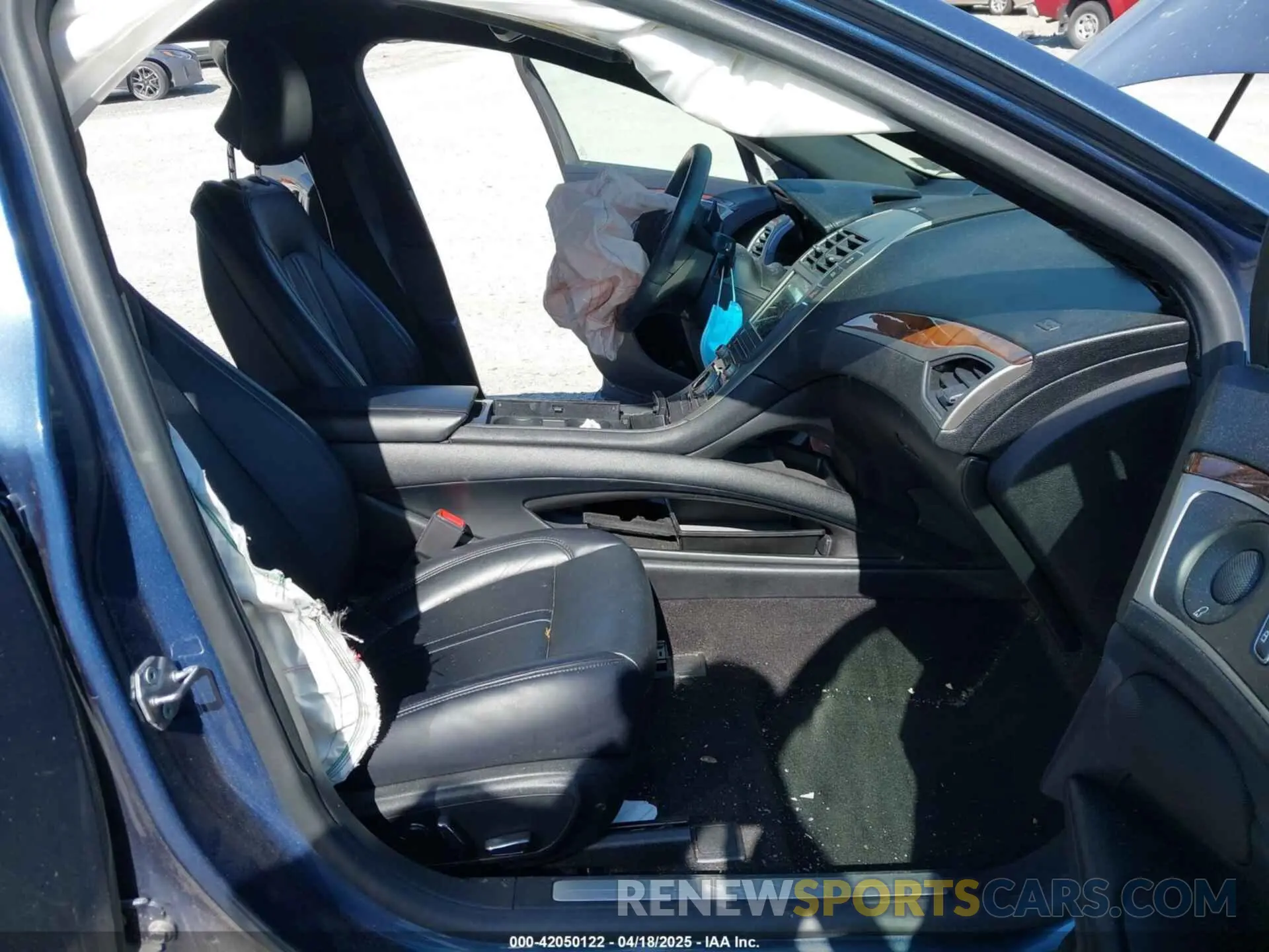 5 Photograph of a damaged car 3LN6L5C96KR609147 LINCOLN MKZ 2019