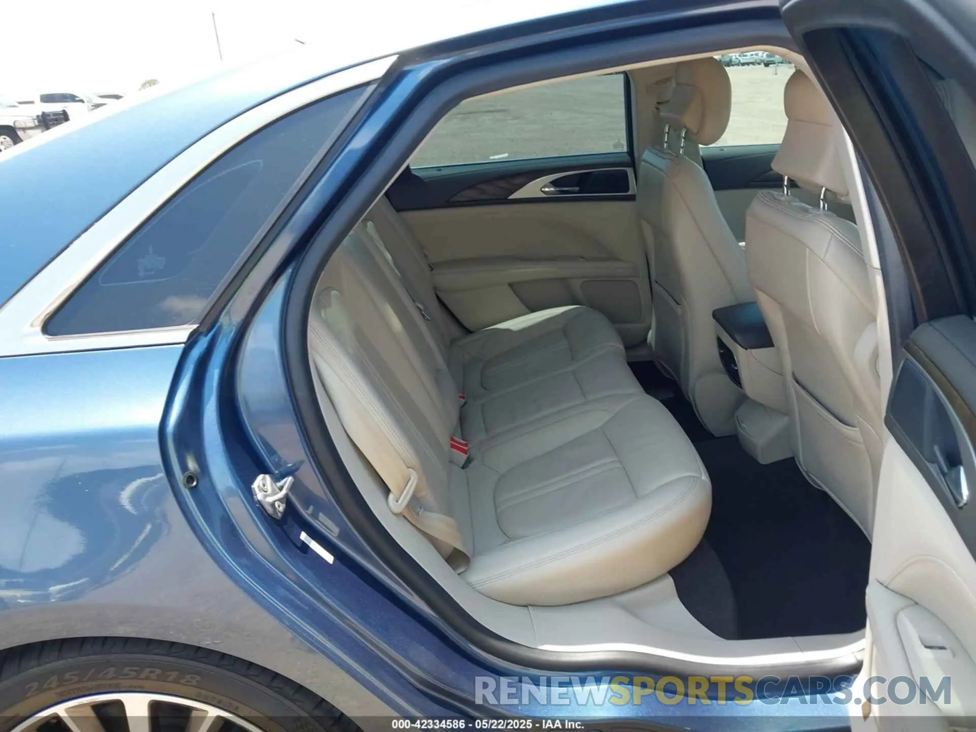 8 Photograph of a damaged car 3LN6L5C99KR601818 LINCOLN MKZ 2019