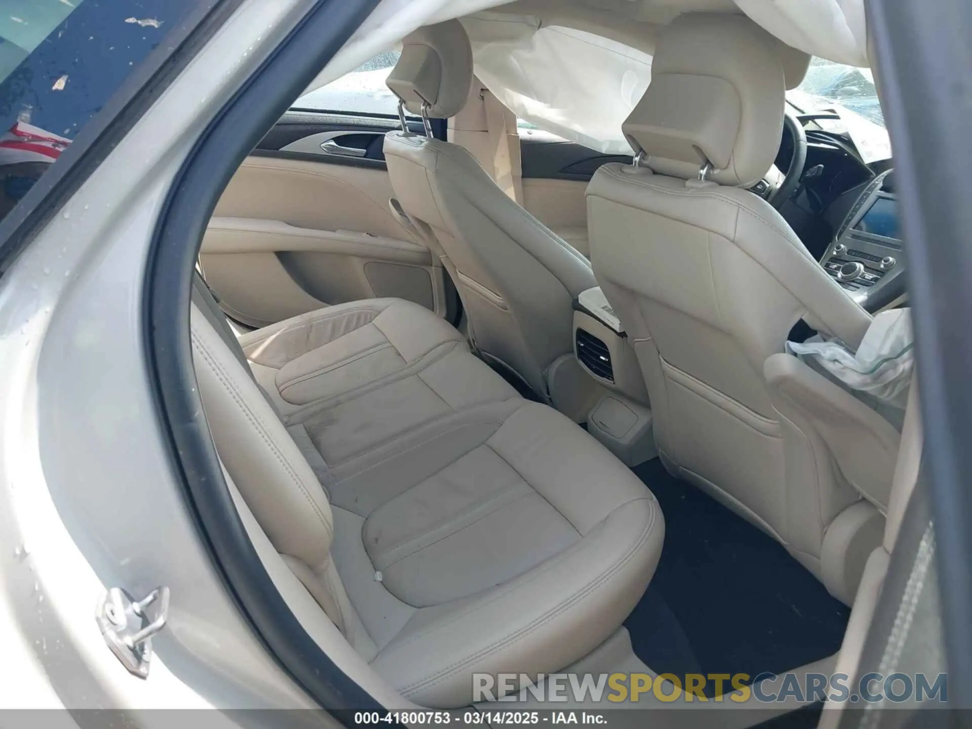 8 Photograph of a damaged car 3LN6L5C99KR621468 LINCOLN MKZ 2019