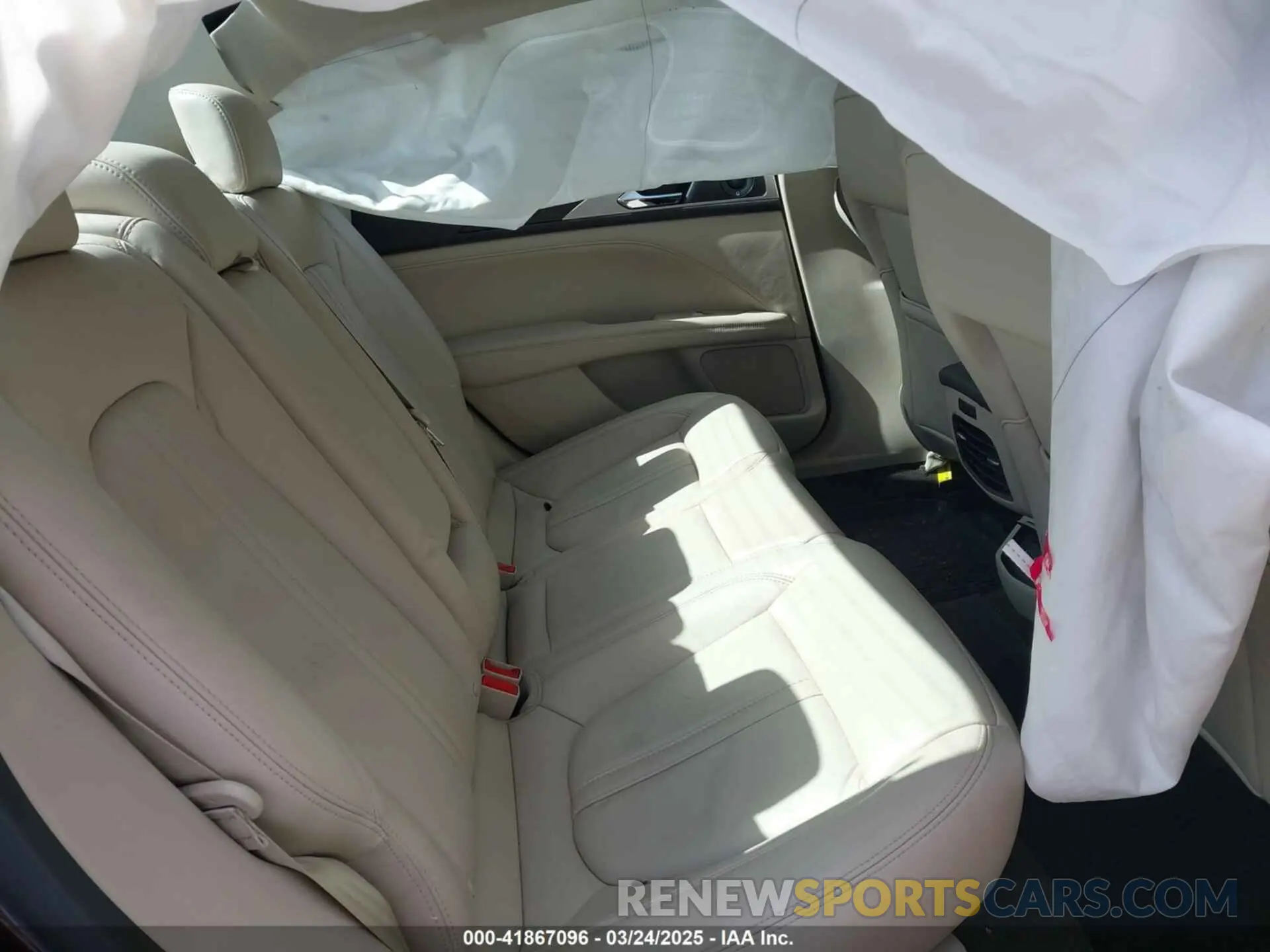 8 Photograph of a damaged car 3LN6L5C9XKR632687 LINCOLN MKZ 2019