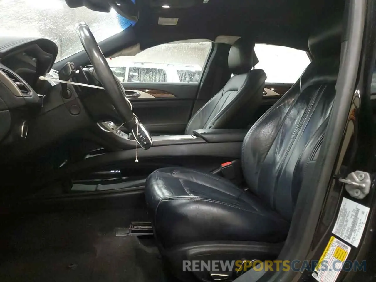 7 Photograph of a damaged car 3LN6L5D93KR625160 LINCOLN MKZ 2019