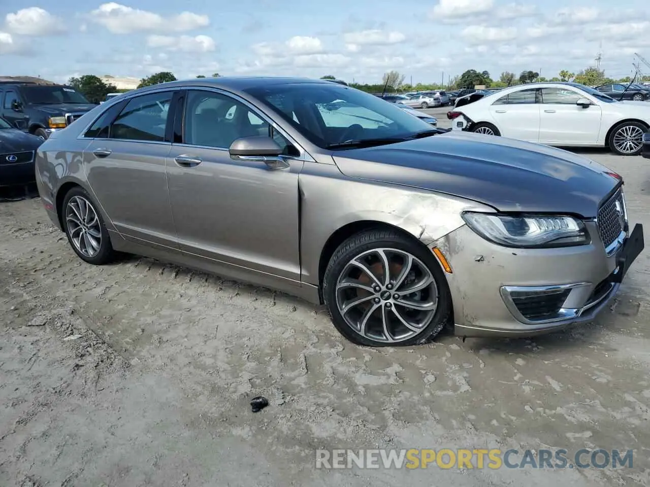 4 Photograph of a damaged car 3LN6L5D9XKR627875 LINCOLN MKZ 2019
