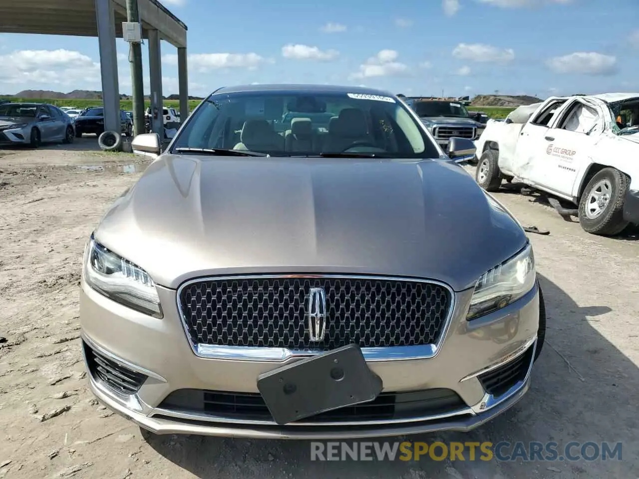 5 Photograph of a damaged car 3LN6L5D9XKR627875 LINCOLN MKZ 2019