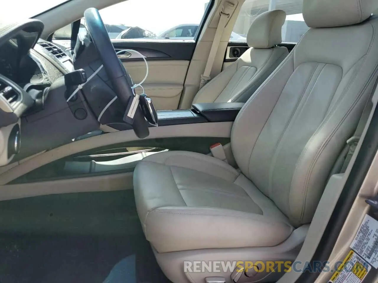 7 Photograph of a damaged car 3LN6L5D9XKR627875 LINCOLN MKZ 2019