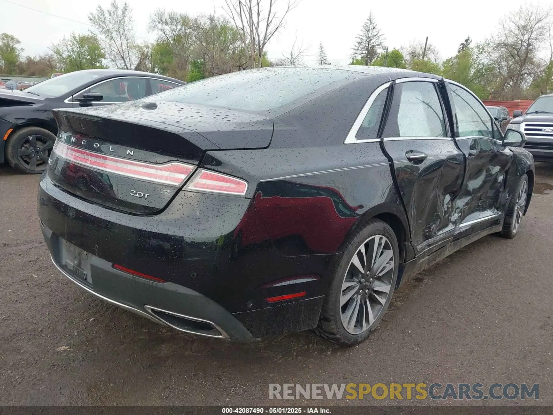 4 Photograph of a damaged car 3LN6L5E93KR602153 LINCOLN MKZ 2019