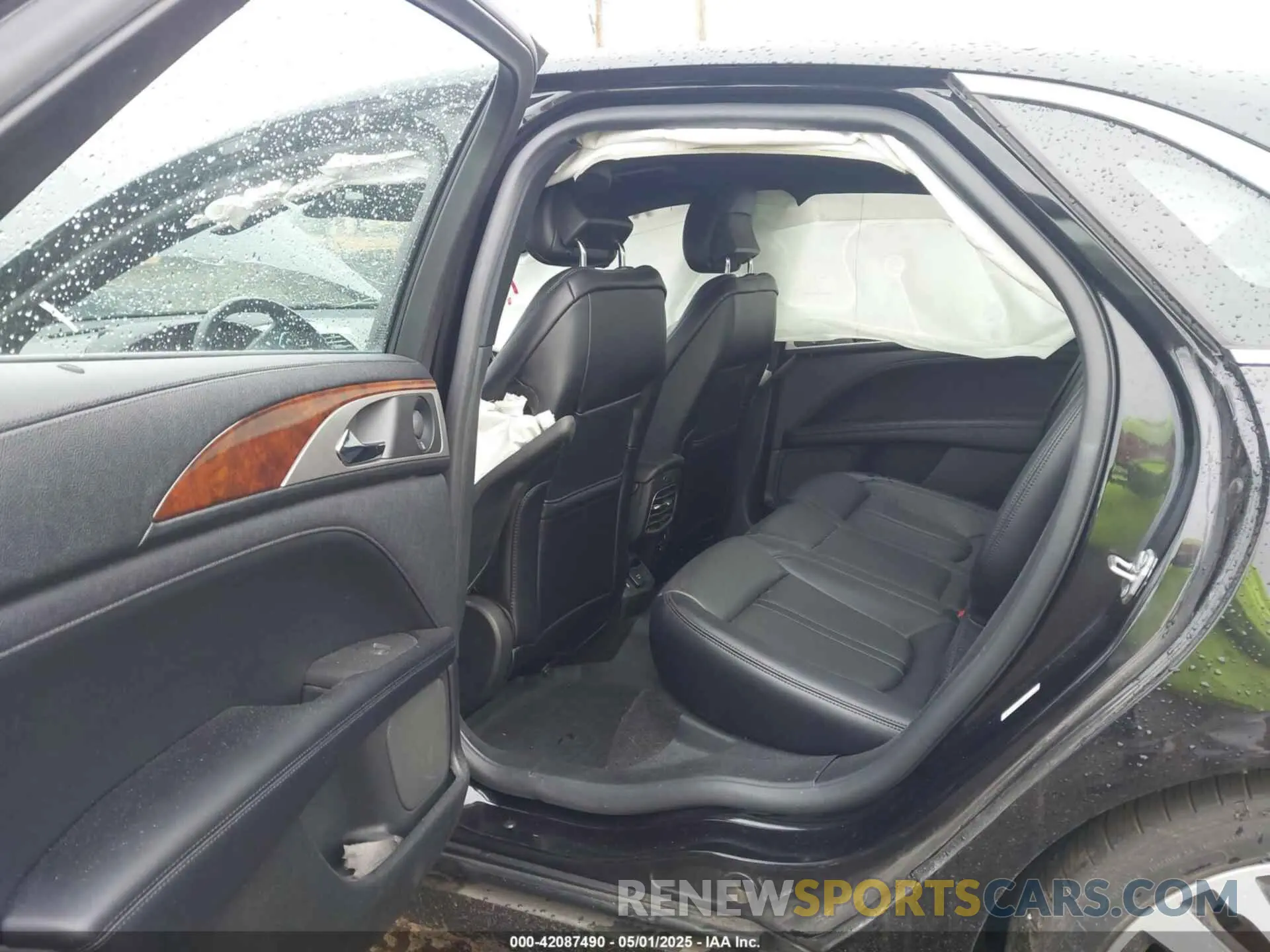 8 Photograph of a damaged car 3LN6L5E93KR602153 LINCOLN MKZ 2019