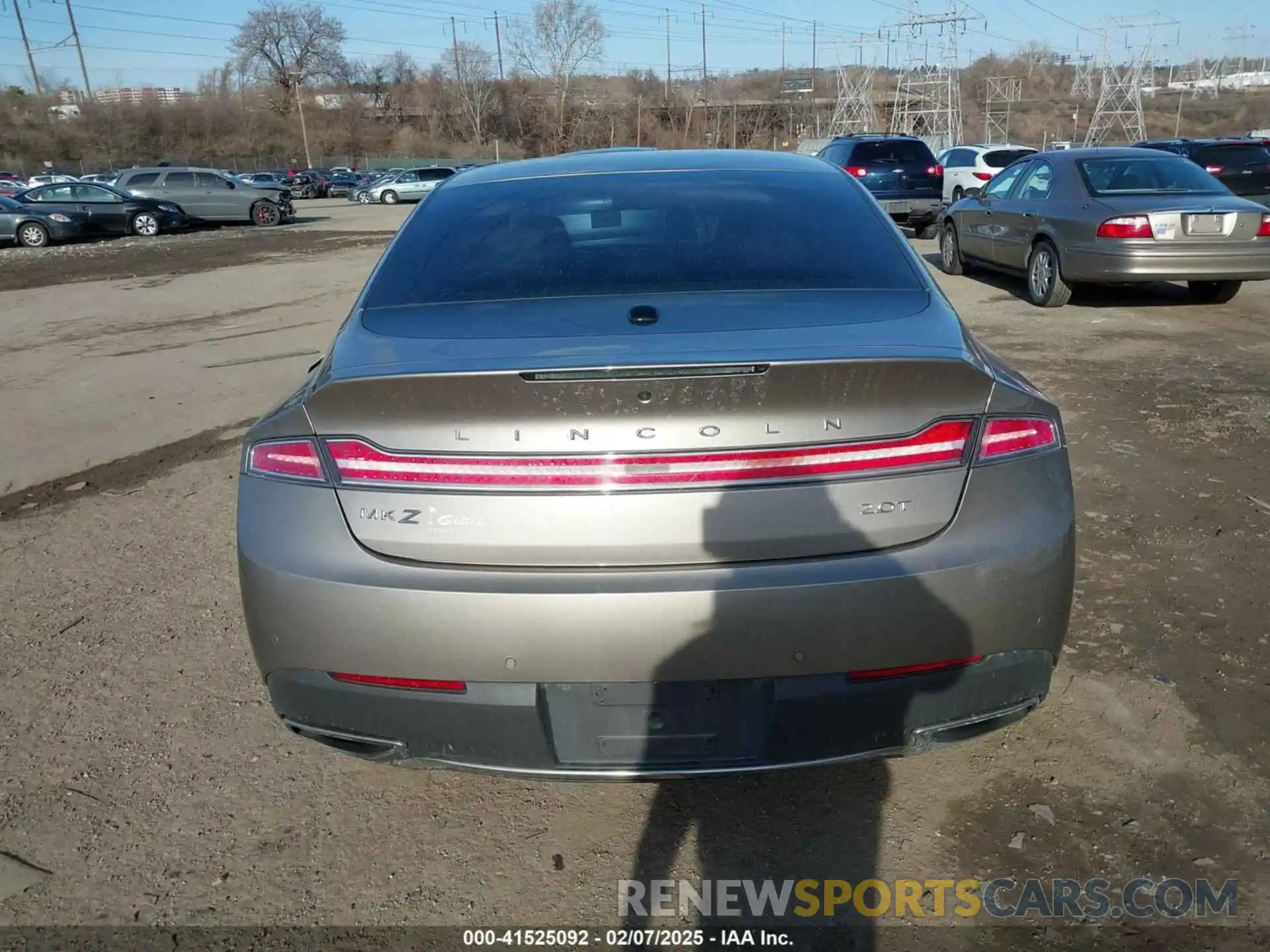 17 Photograph of a damaged car 3LN6L5E93KR613847 LINCOLN MKZ 2019