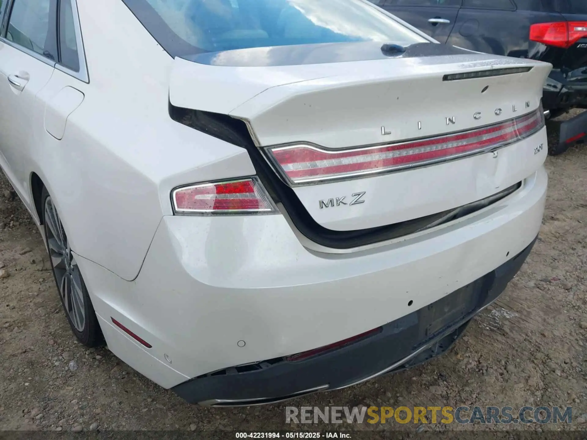 19 Photograph of a damaged car 3LN6L5E94KR607412 LINCOLN MKZ 2019