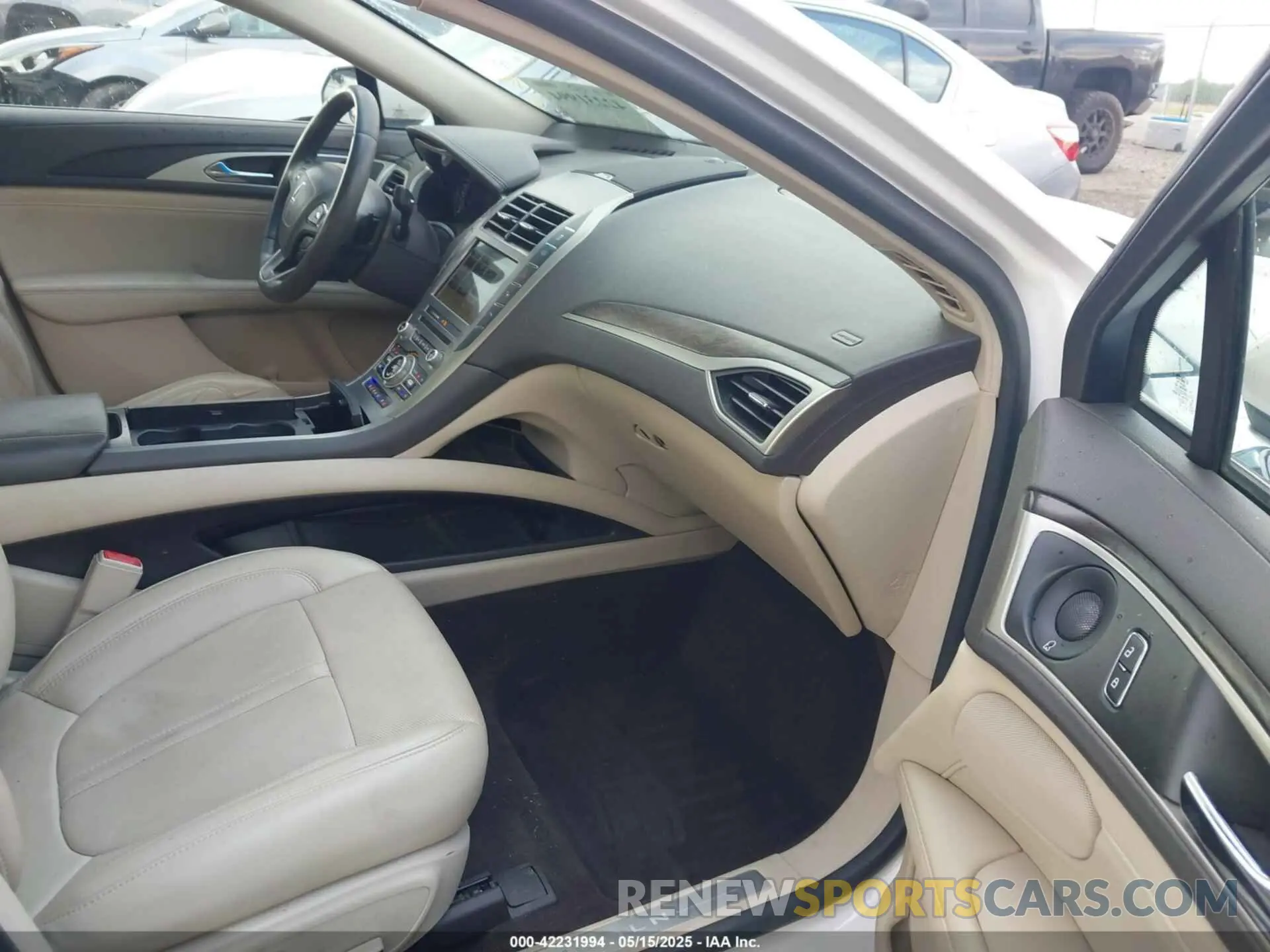 5 Photograph of a damaged car 3LN6L5E94KR607412 LINCOLN MKZ 2019