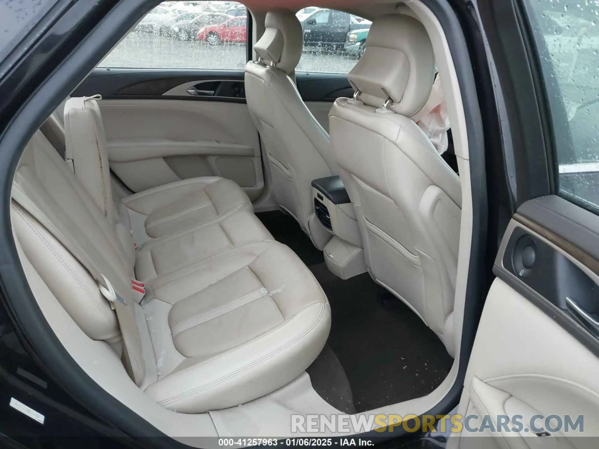 8 Photograph of a damaged car 3LN6L5E97KR604908 LINCOLN MKZ 2019