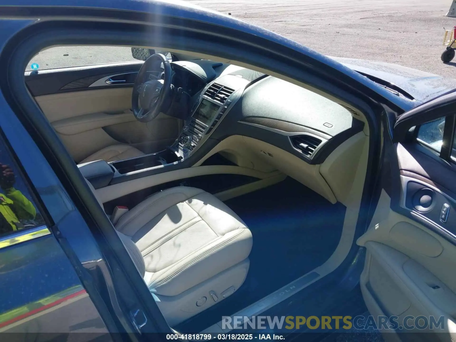 5 Photograph of a damaged car 3LN6L5E97KR605301 LINCOLN MKZ 2019