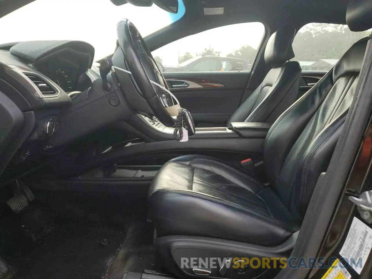 7 Photograph of a damaged car 3LN6L5E98KR601774 LINCOLN MKZ 2019