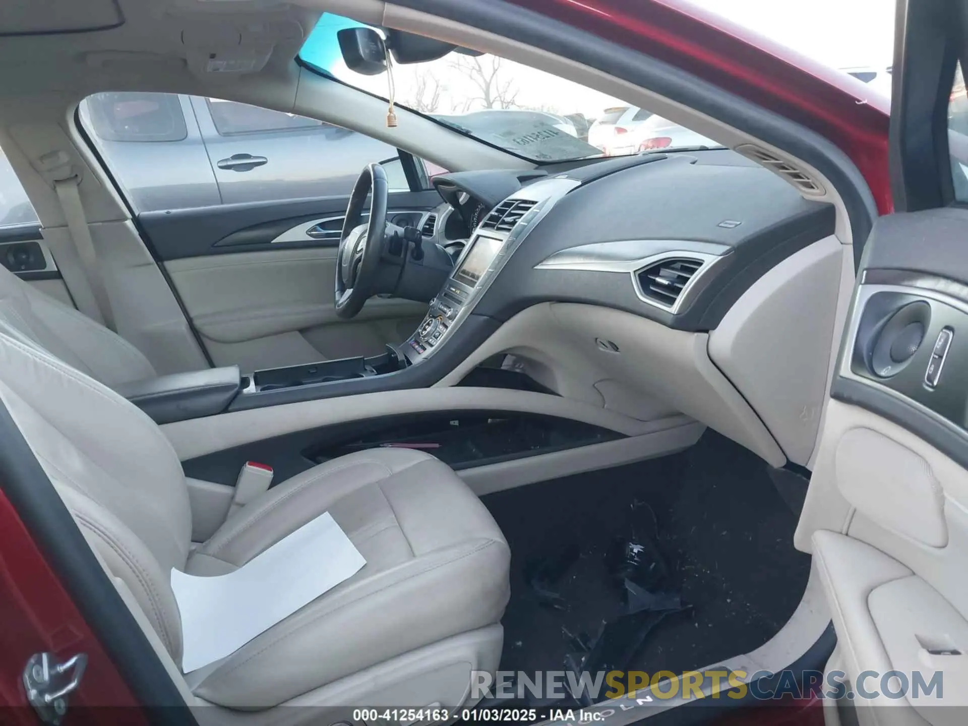 5 Photograph of a damaged car 3LN6L5E99KR623413 LINCOLN MKZ 2019