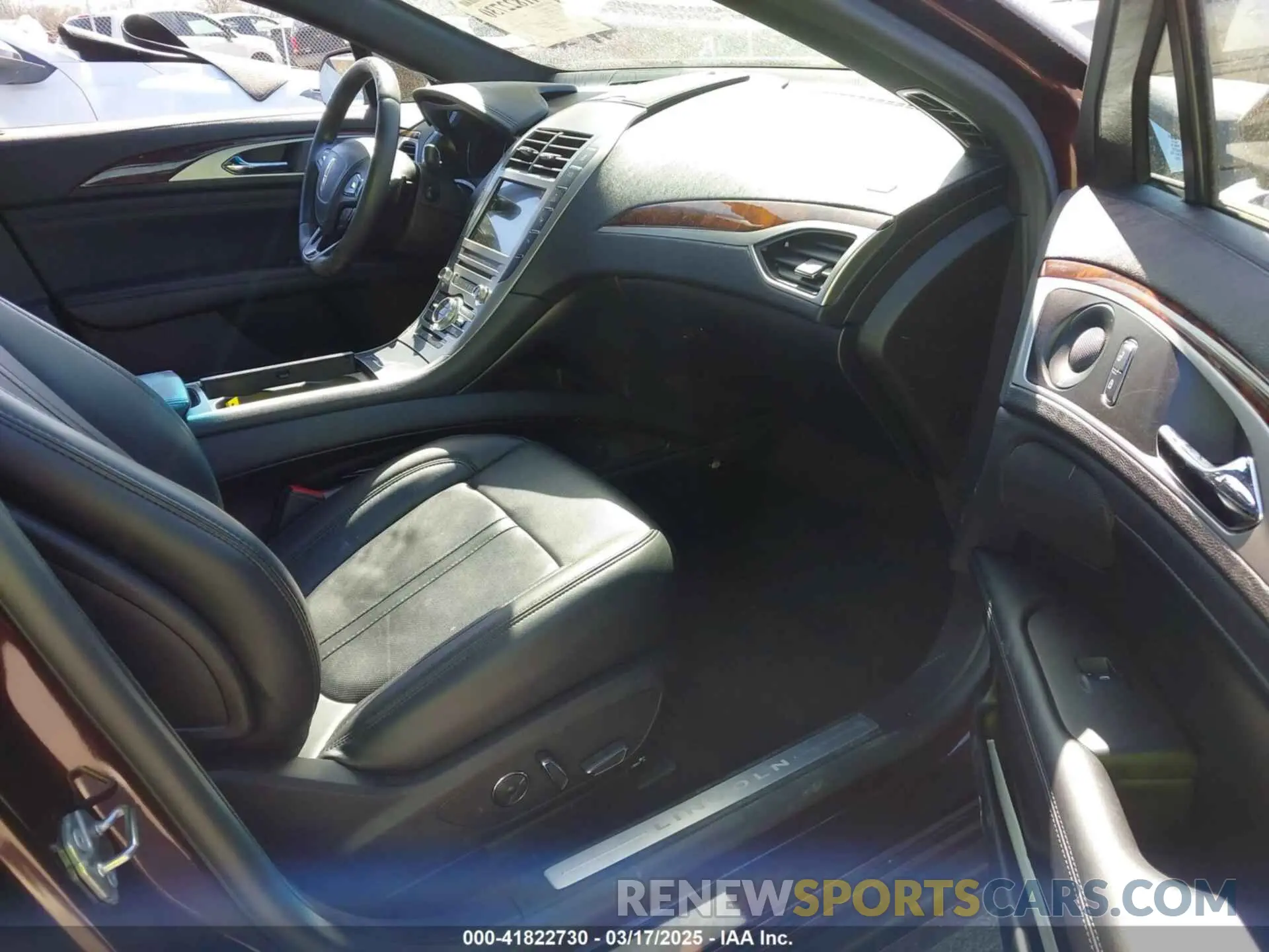 5 Photograph of a damaged car 3LN6L5E99KR623668 LINCOLN MKZ 2019