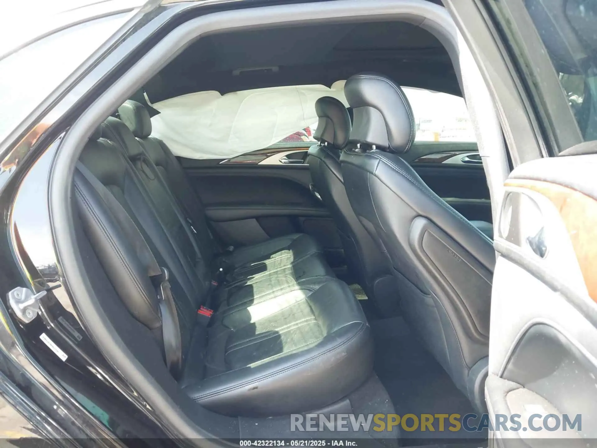 8 Photograph of a damaged car 3LN6L5EC8KR629330 LINCOLN MKZ 2019