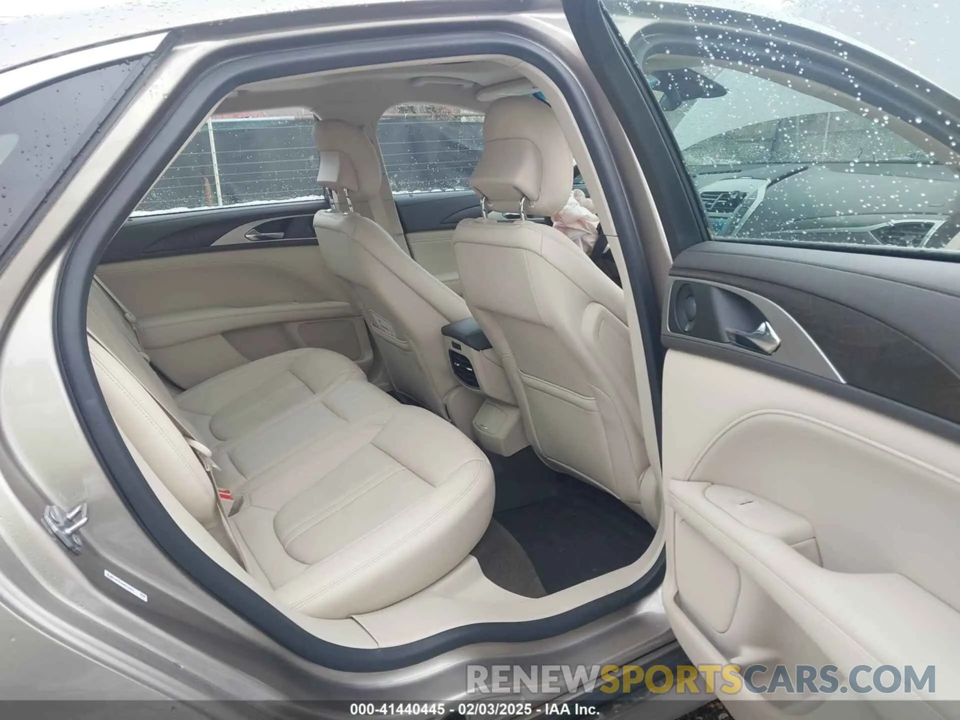 8 Photograph of a damaged car 3LN6L5F91KR613327 LINCOLN MKZ 2019