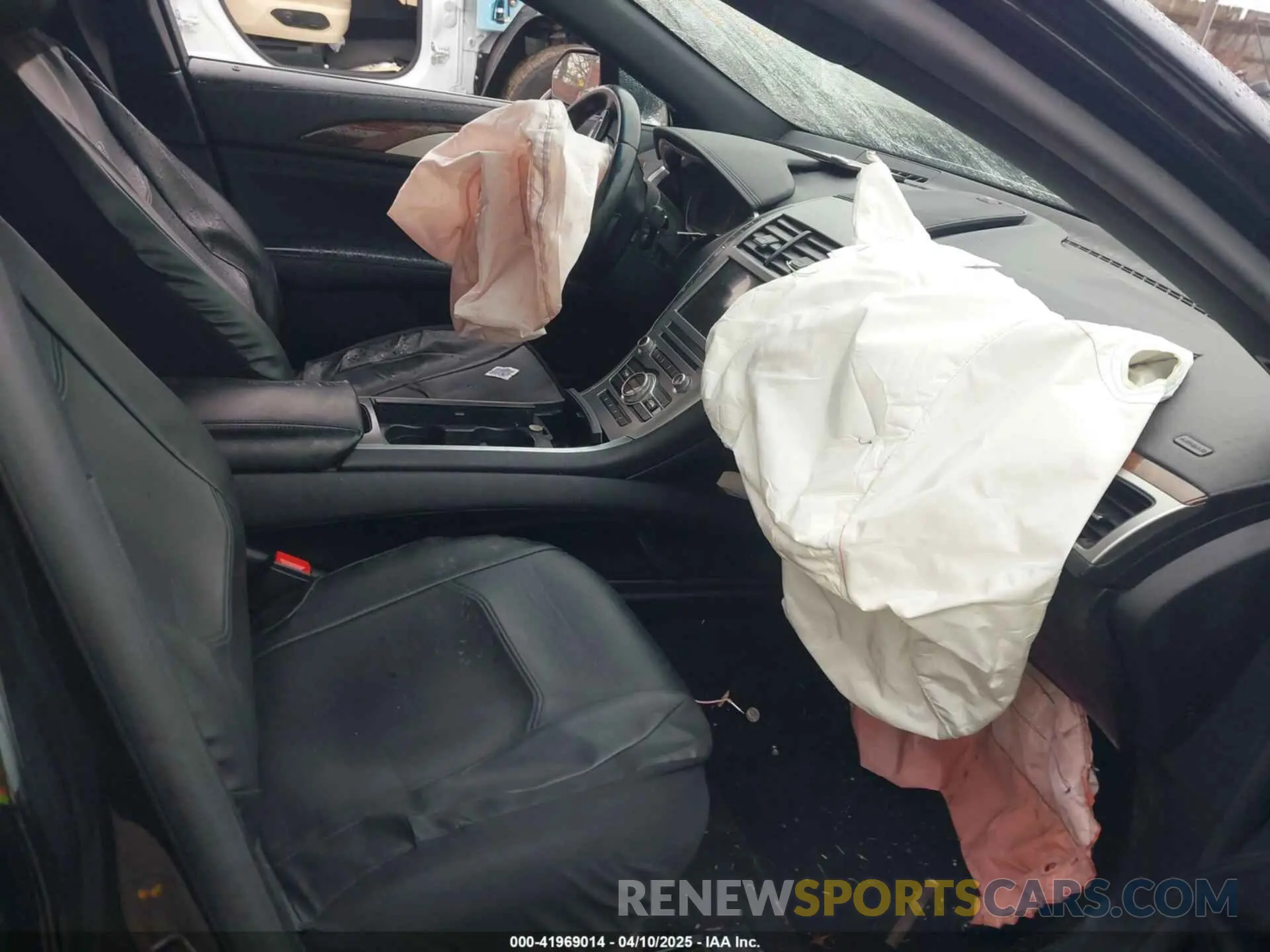 5 Photograph of a damaged car 3LN6L5F94KR629361 LINCOLN MKZ 2019