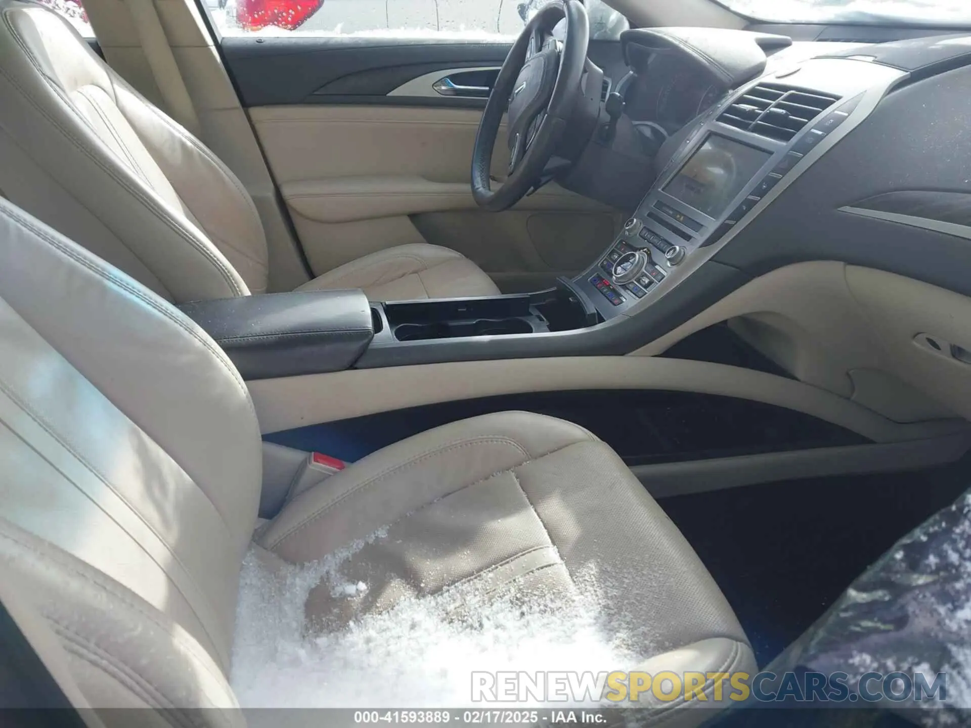 5 Photograph of a damaged car 3LN6L5F99KR631770 LINCOLN MKZ 2019