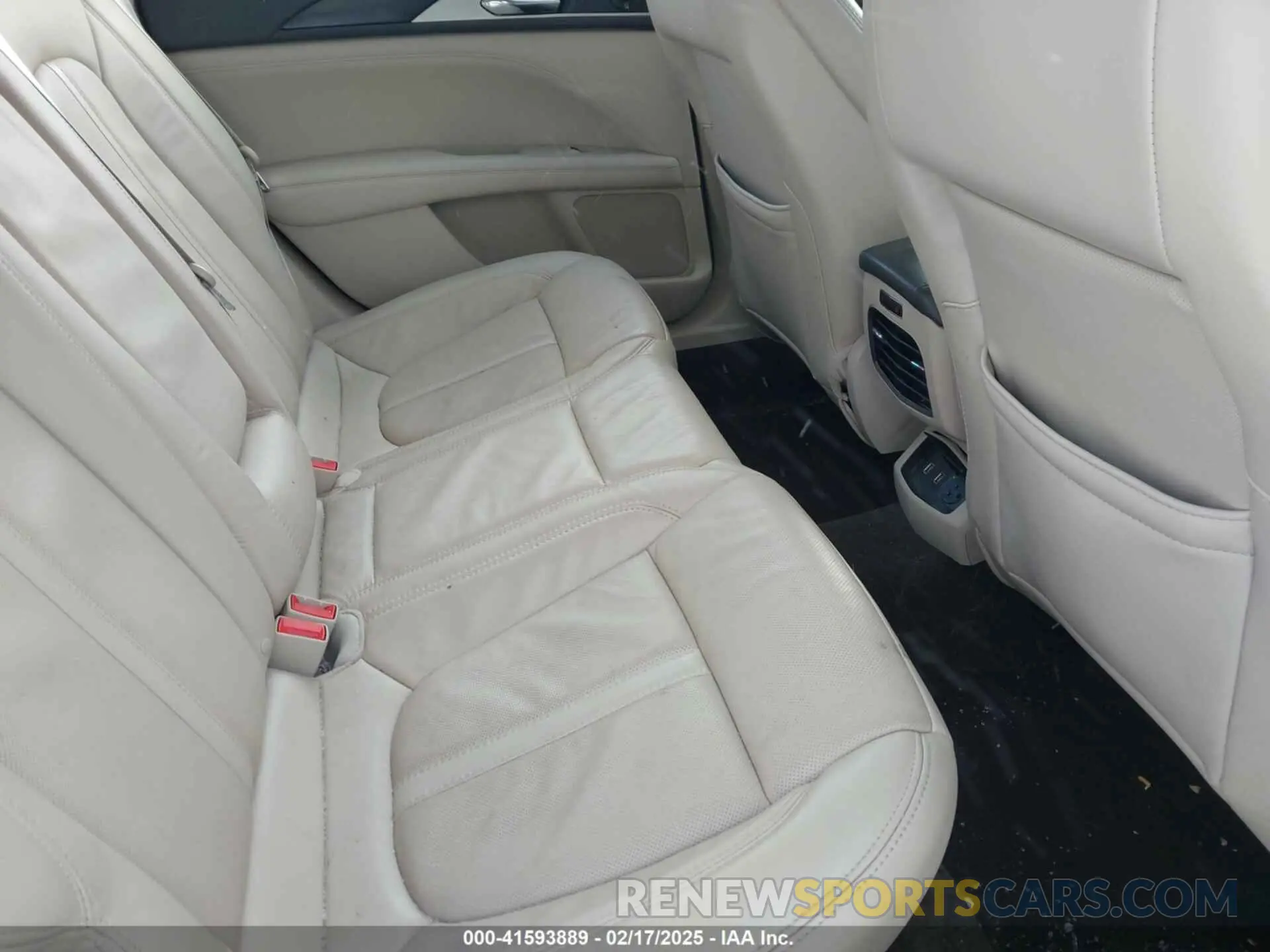 8 Photograph of a damaged car 3LN6L5F99KR631770 LINCOLN MKZ 2019