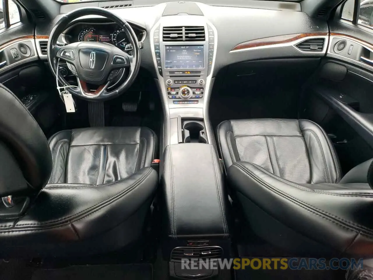 8 Photograph of a damaged car 3LN6L5F9XKR601368 LINCOLN MKZ 2019