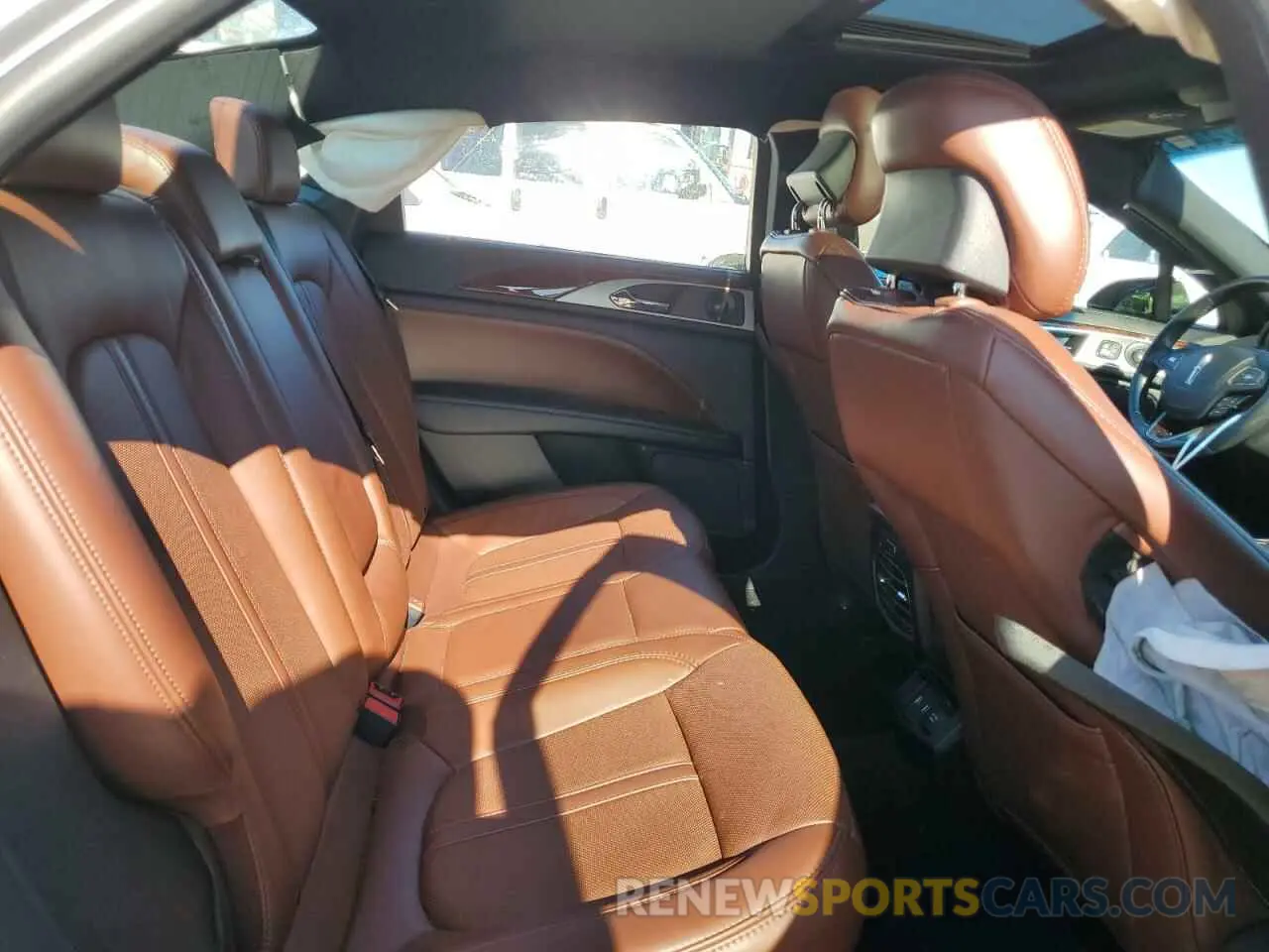 10 Photograph of a damaged car 3LN6L5F9XKR627811 LINCOLN MKZ 2019
