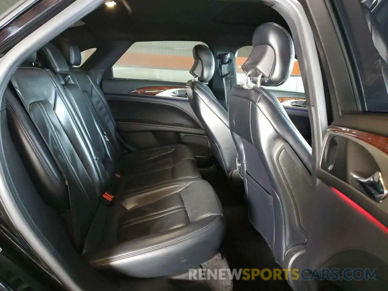 10 Photograph of a damaged car 3LN6L5MU2KR620987 LINCOLN MKZ 2019