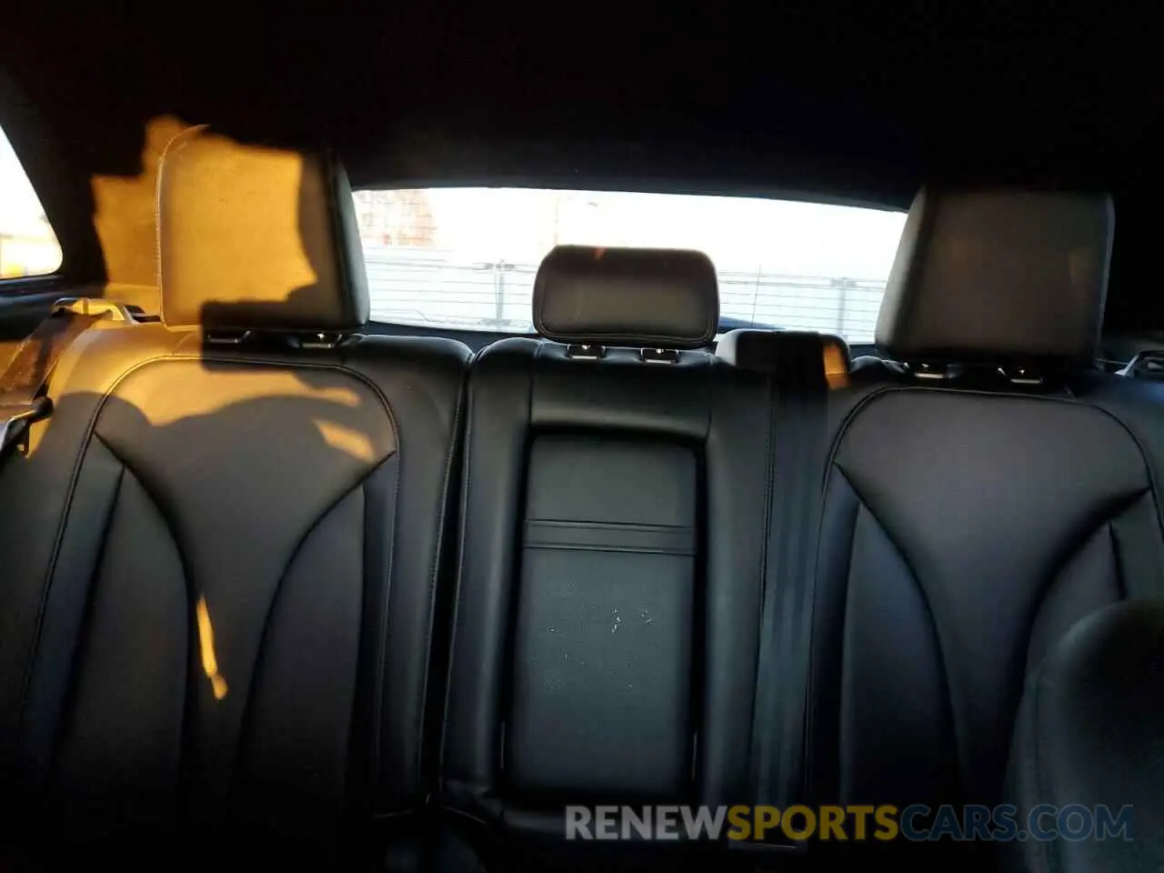 10 Photograph of a damaged car 5LMCJ1C91KUL08079 LINCOLN MKZ 2019