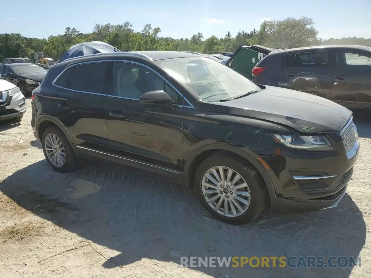 4 Photograph of a damaged car 5LMCJ1C95KUL08912 LINCOLN MKZ 2019