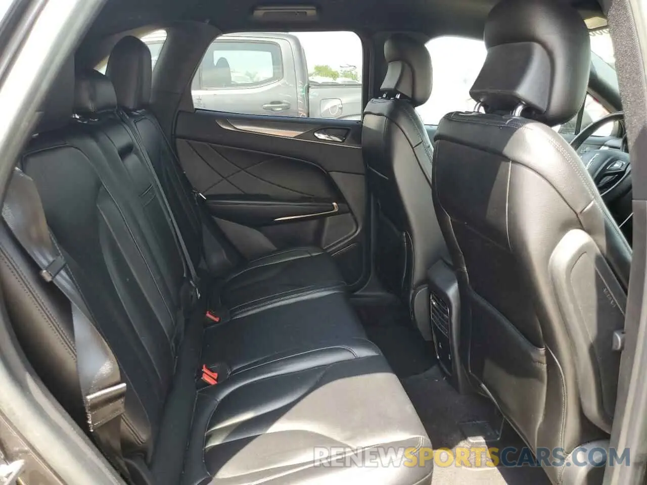 11 Photograph of a damaged car 5LMCJ1C96KUL12564 LINCOLN MKZ 2019