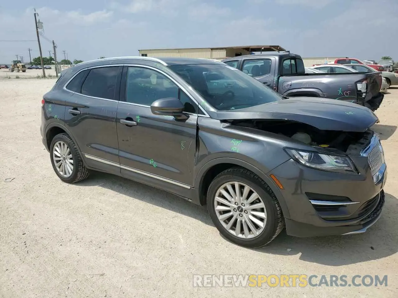 4 Photograph of a damaged car 5LMCJ1C96KUL12564 LINCOLN MKZ 2019