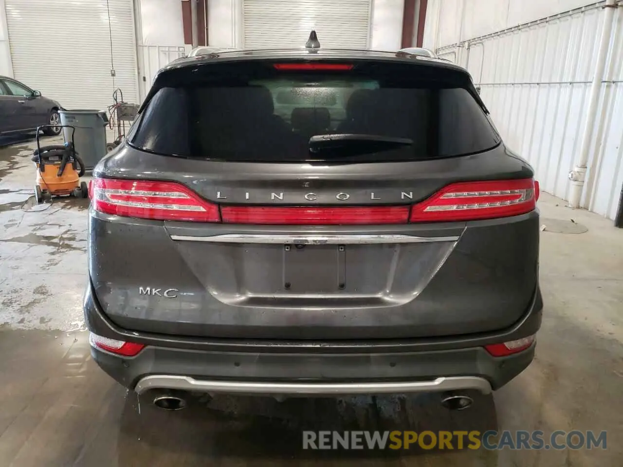 6 Photograph of a damaged car 5LMCJ1C97KUL26389 LINCOLN MKZ 2019