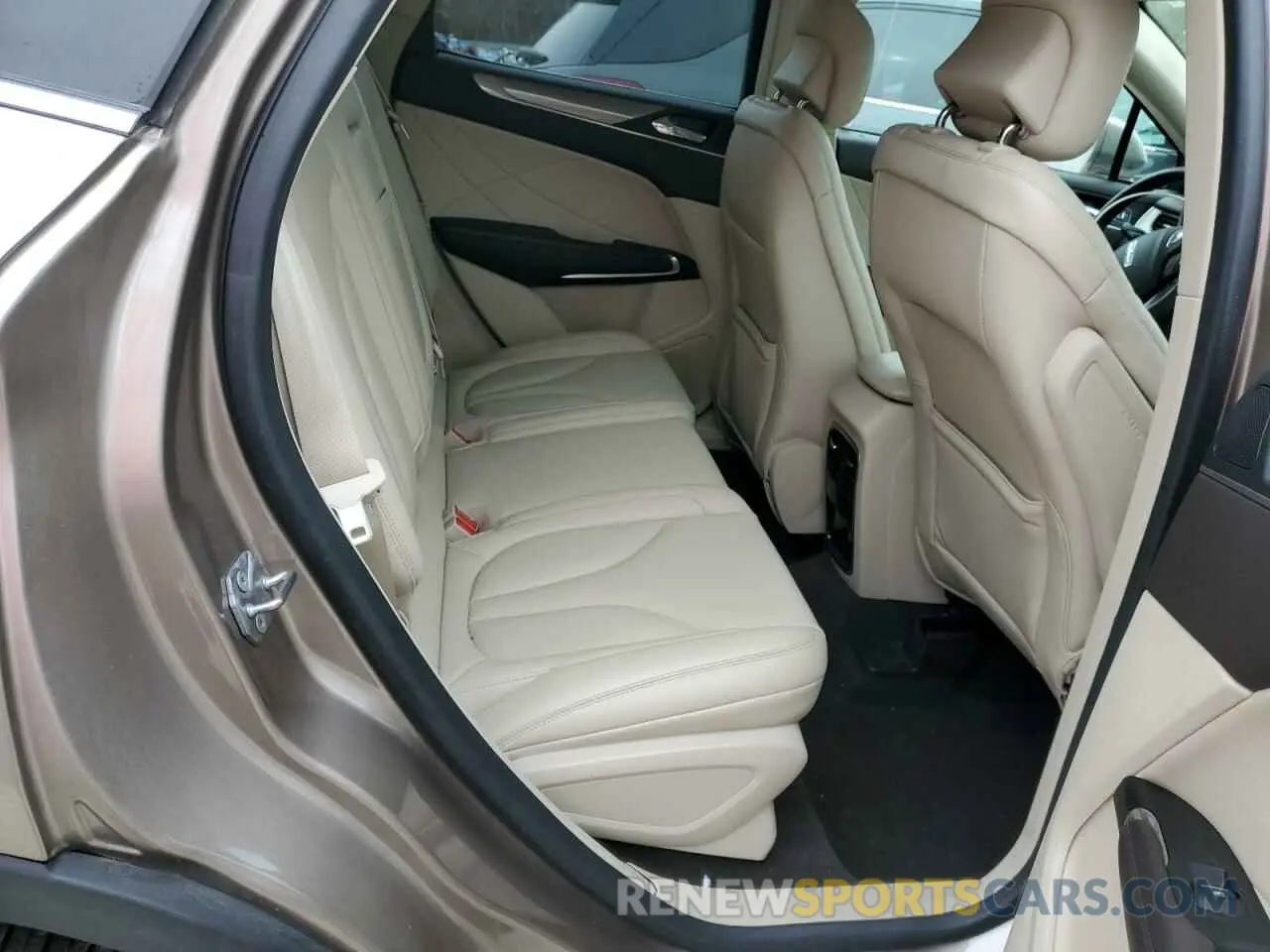 11 Photograph of a damaged car 5LMCJ1C9XKUL26497 LINCOLN MKZ 2019