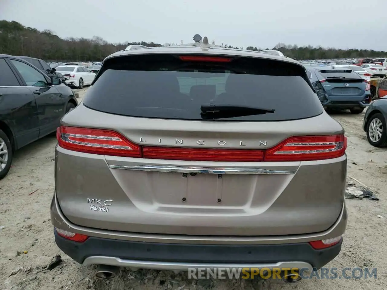 6 Photograph of a damaged car 5LMCJ1C9XKUL26497 LINCOLN MKZ 2019
