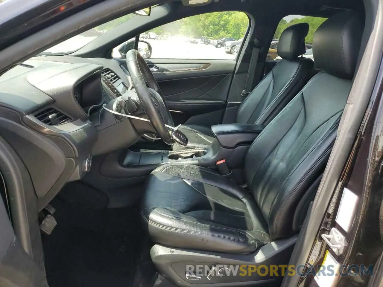 7 Photograph of a damaged car 5LMCJ1D90KUL07441 LINCOLN MKZ 2019
