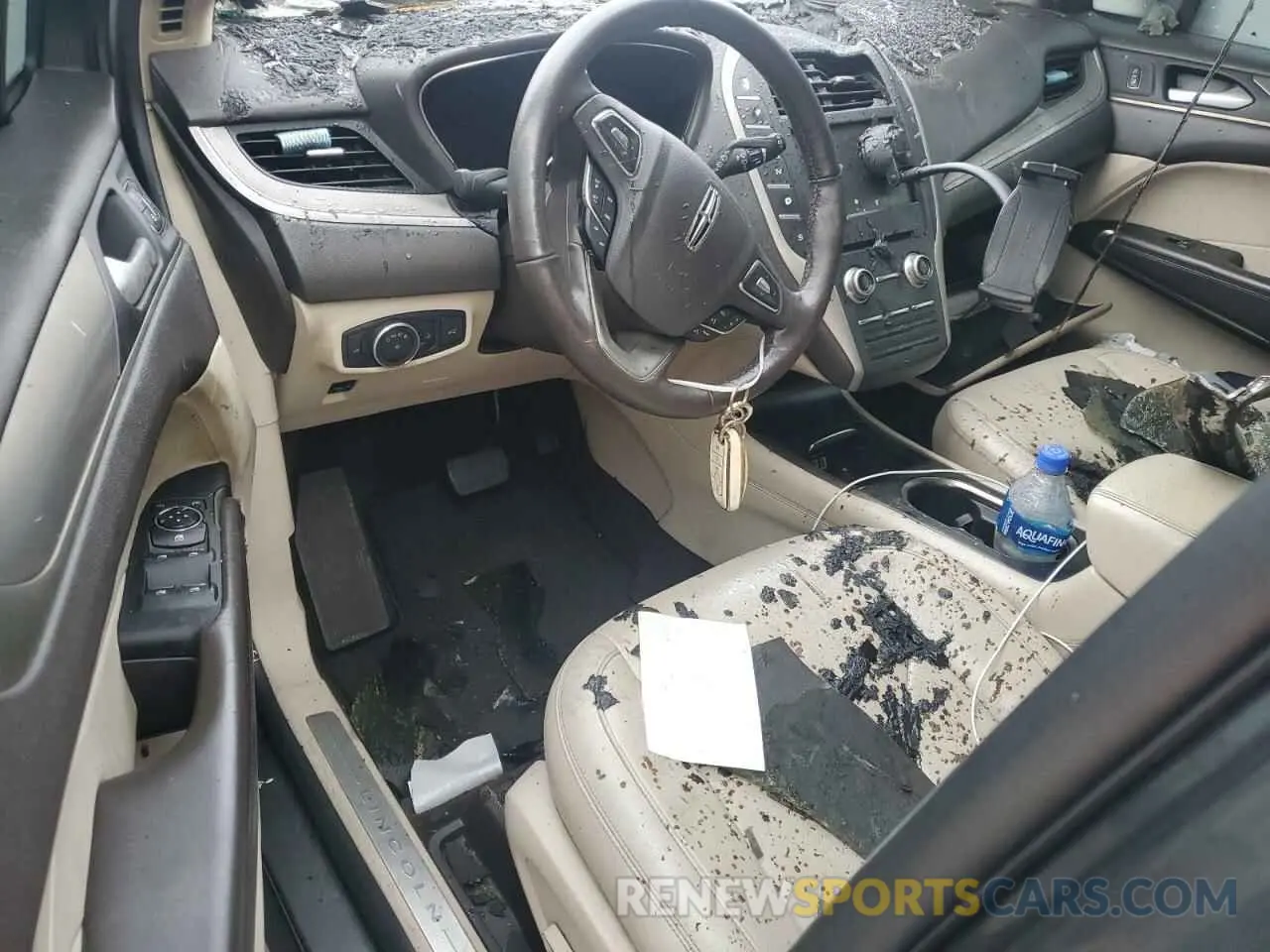8 Photograph of a damaged car 5LMCJ1D92KUL01379 LINCOLN MKZ 2019