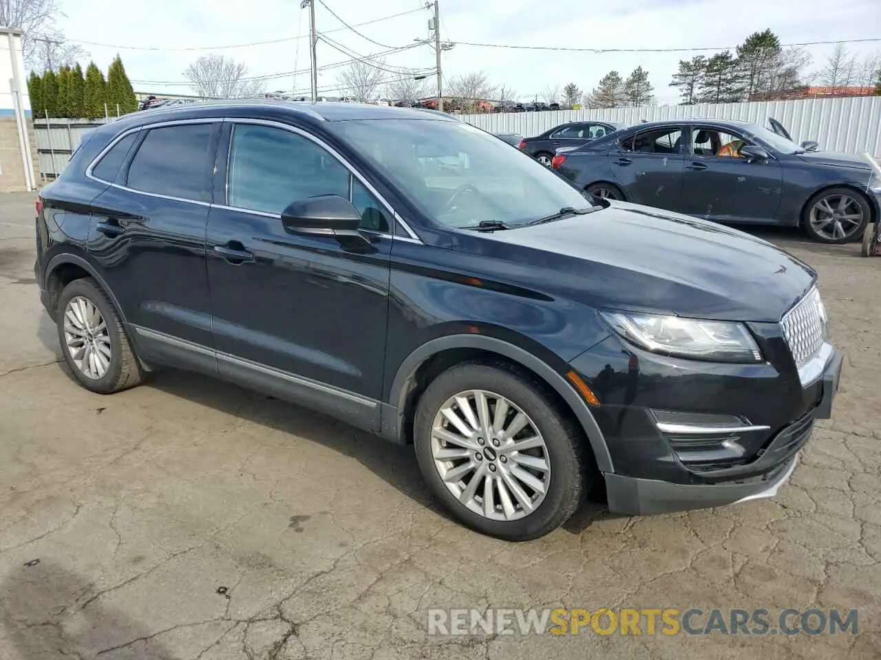 4 Photograph of a damaged car 5LMCJ1D99KUL08927 LINCOLN MKZ 2019