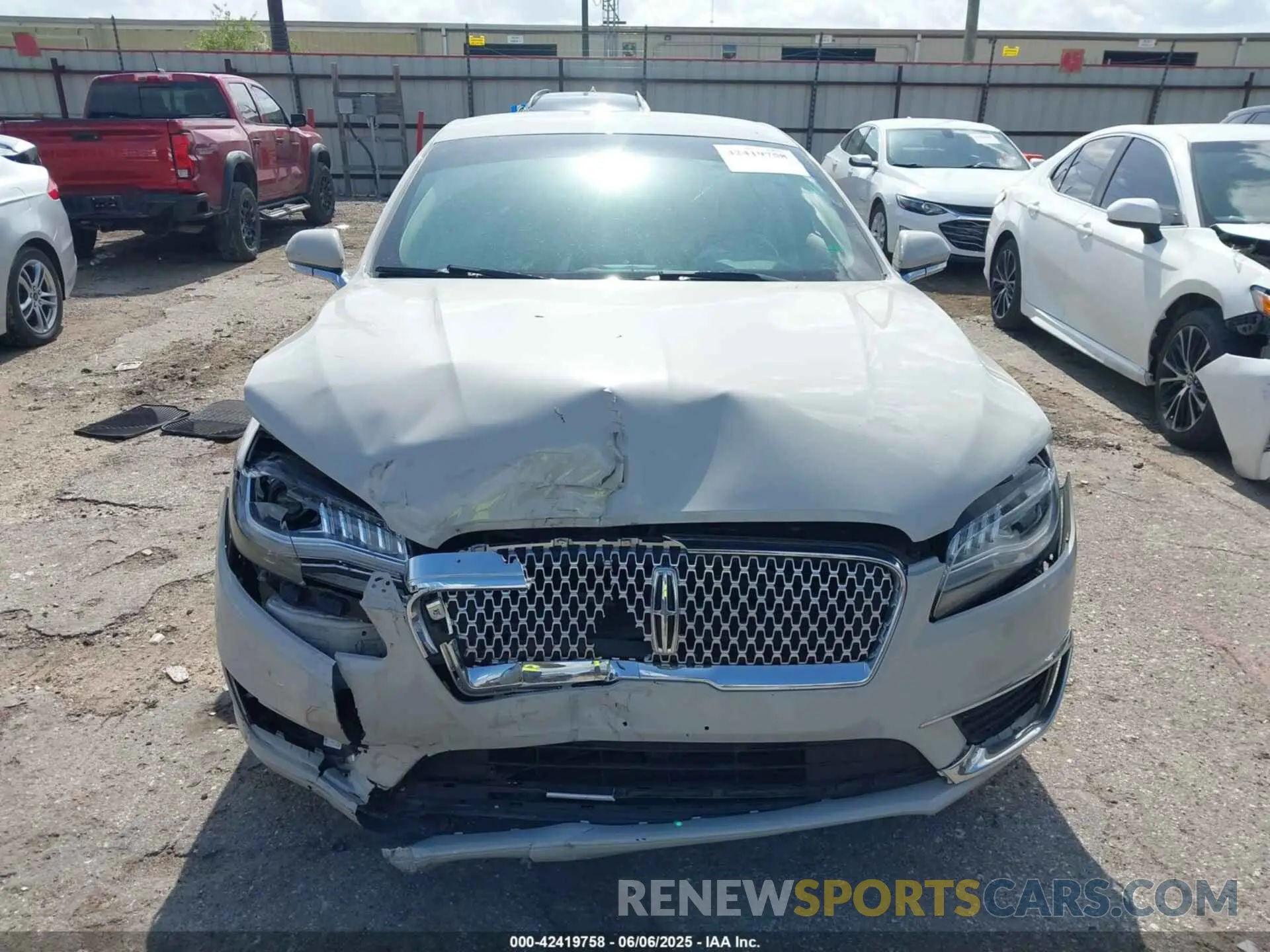 12 Photograph of a damaged car 3LN6L5A90LR622917 LINCOLN MKZ 2020