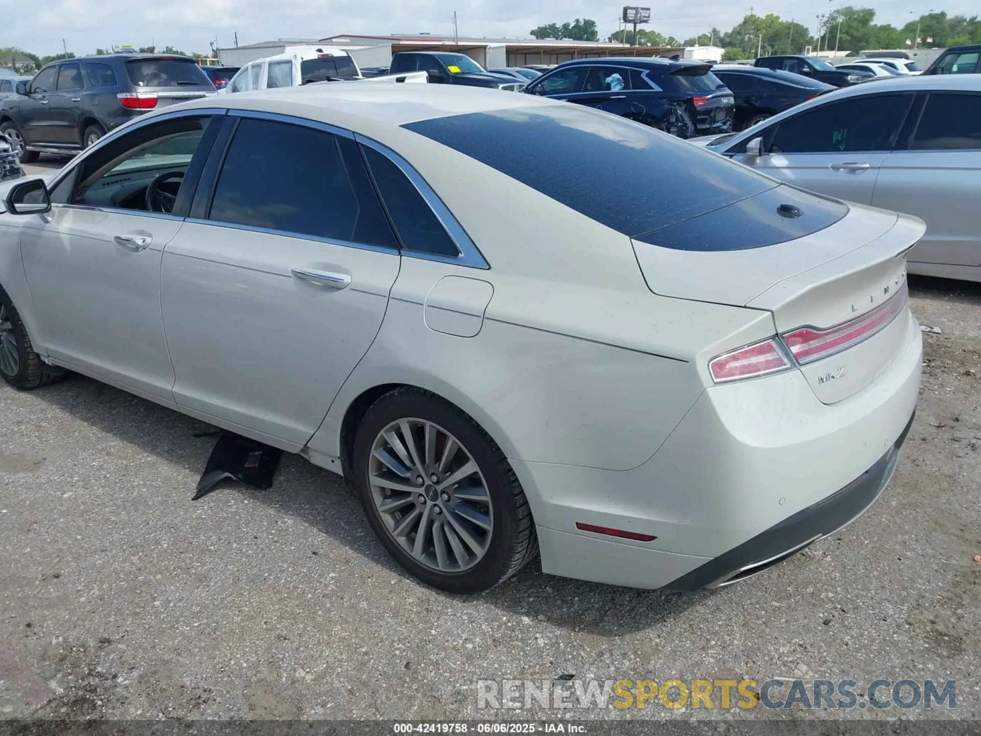 3 Photograph of a damaged car 3LN6L5A90LR622917 LINCOLN MKZ 2020