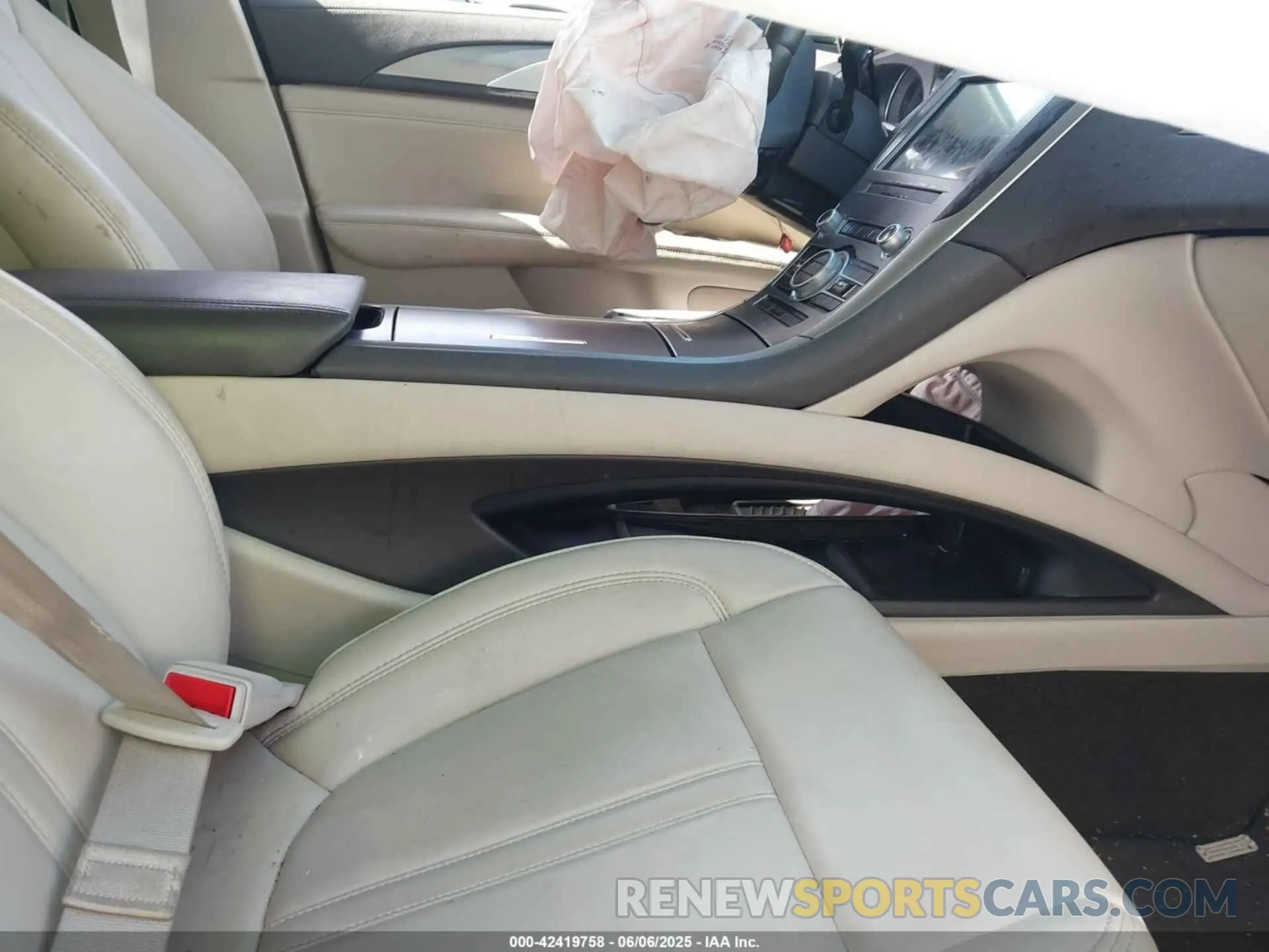 5 Photograph of a damaged car 3LN6L5A90LR622917 LINCOLN MKZ 2020