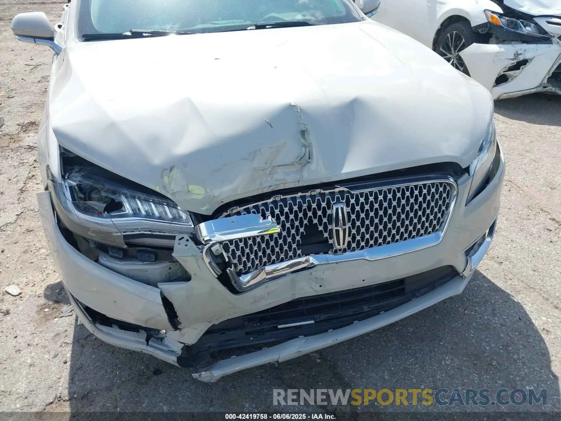 6 Photograph of a damaged car 3LN6L5A90LR622917 LINCOLN MKZ 2020