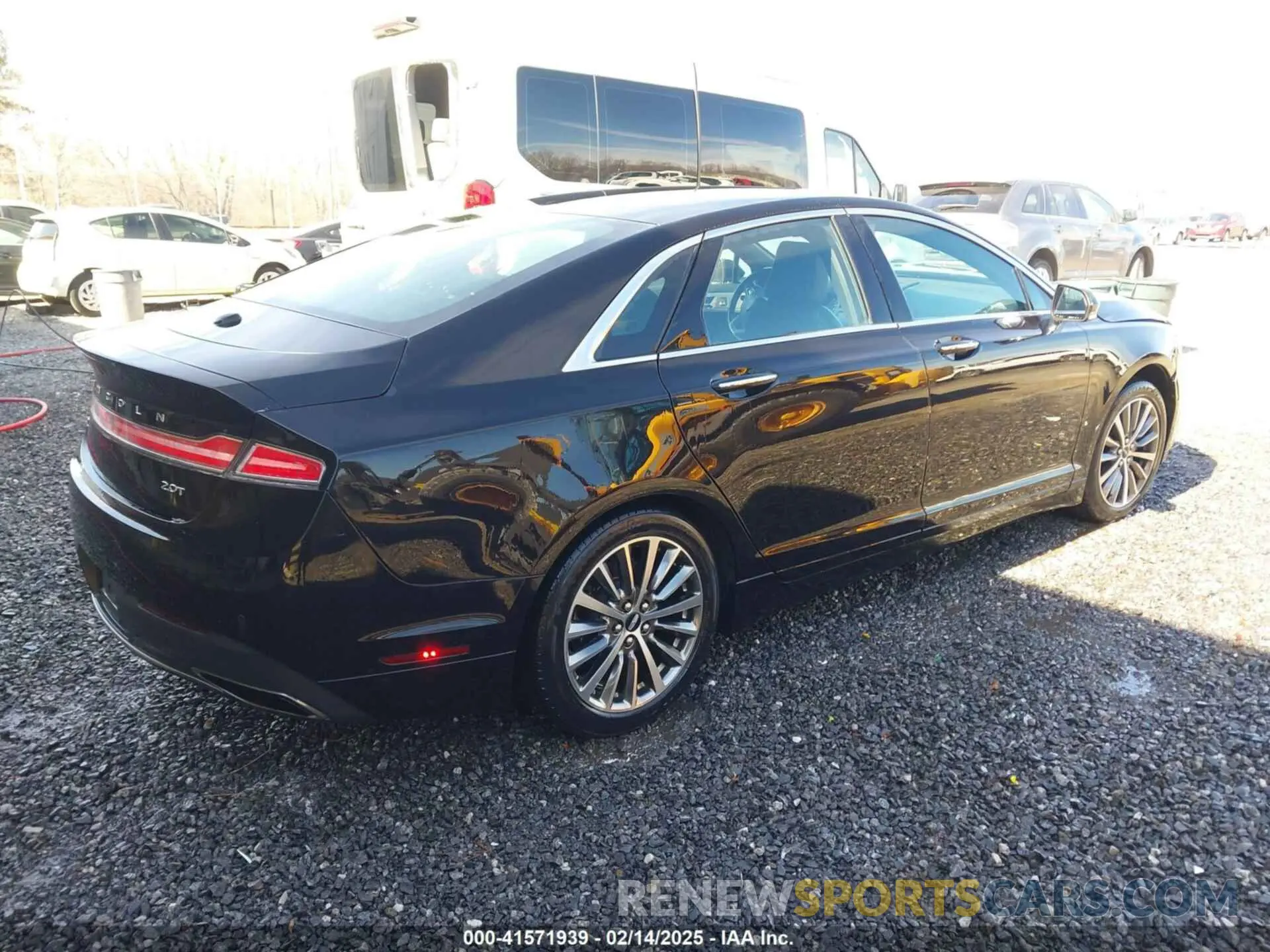 4 Photograph of a damaged car 3LN6L5A94LR603934 LINCOLN MKZ 2020