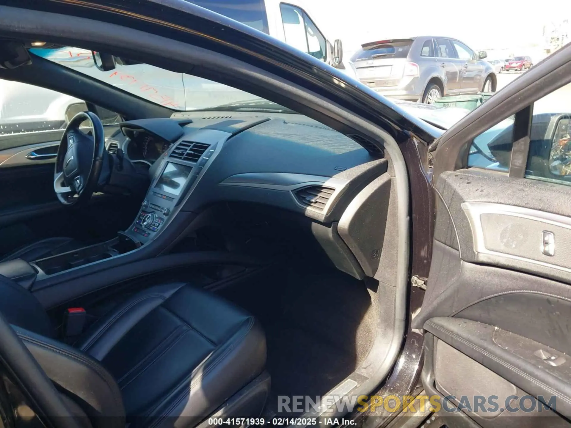 5 Photograph of a damaged car 3LN6L5A94LR603934 LINCOLN MKZ 2020