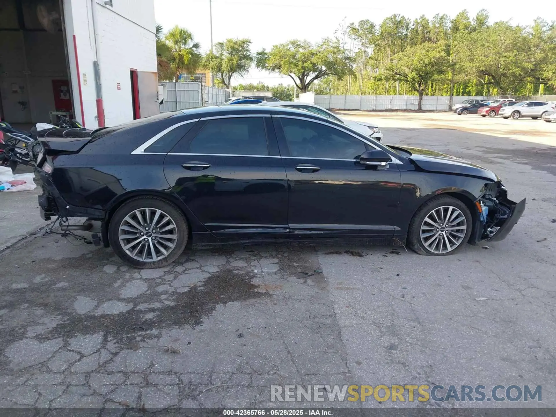 14 Photograph of a damaged car 3LN6L5A98LR605699 LINCOLN MKZ 2020