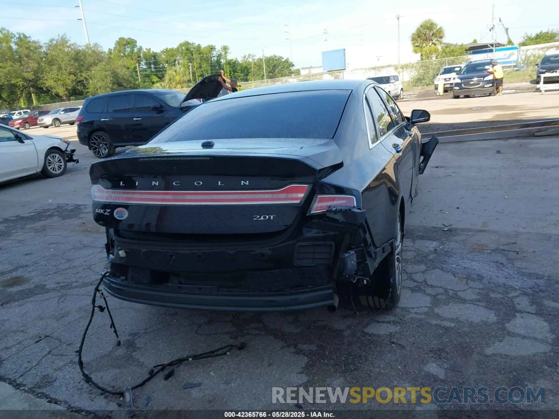 17 Photograph of a damaged car 3LN6L5A98LR605699 LINCOLN MKZ 2020