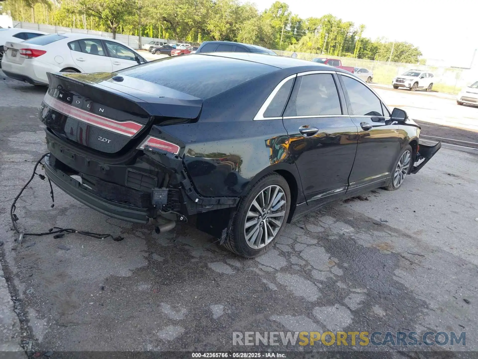4 Photograph of a damaged car 3LN6L5A98LR605699 LINCOLN MKZ 2020