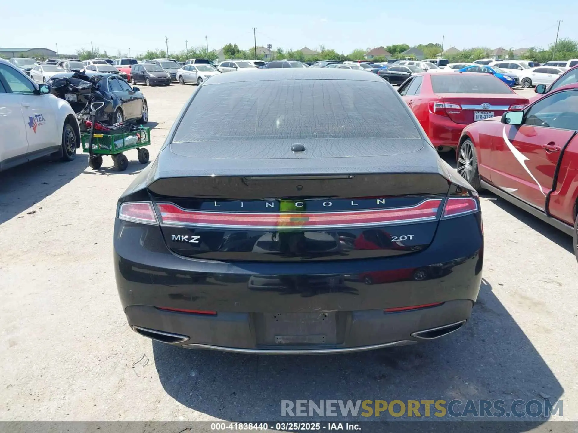 16 Photograph of a damaged car 3LN6L5A99LR611513 LINCOLN MKZ 2020