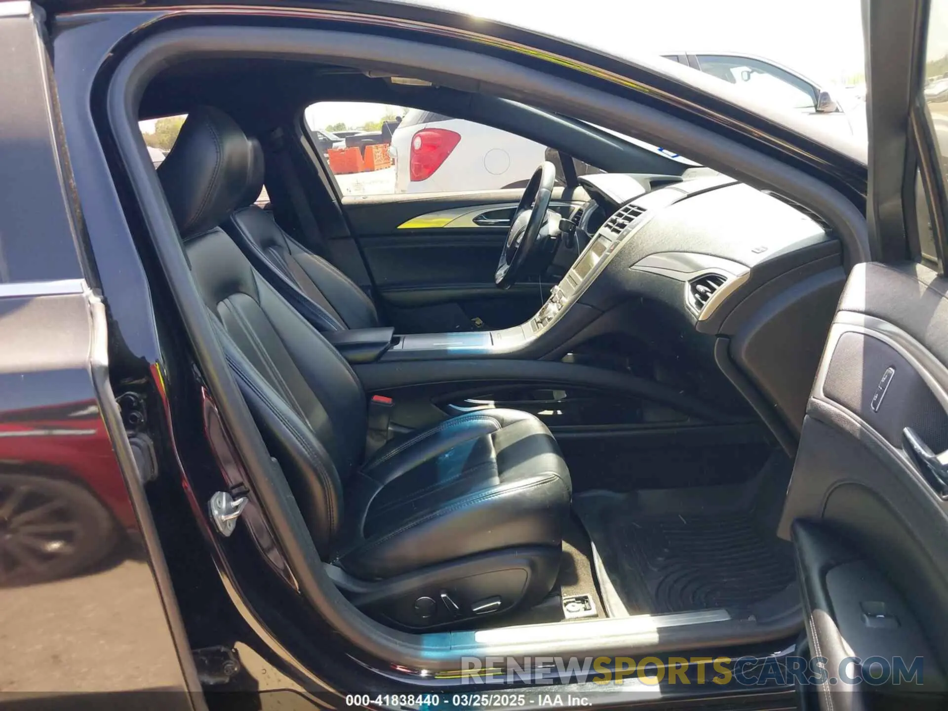 5 Photograph of a damaged car 3LN6L5A99LR611513 LINCOLN MKZ 2020